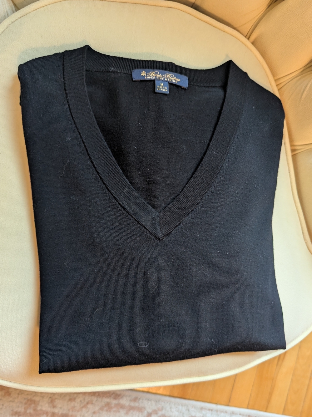 Brooks Brothers Women's Black V-Neck Sweater